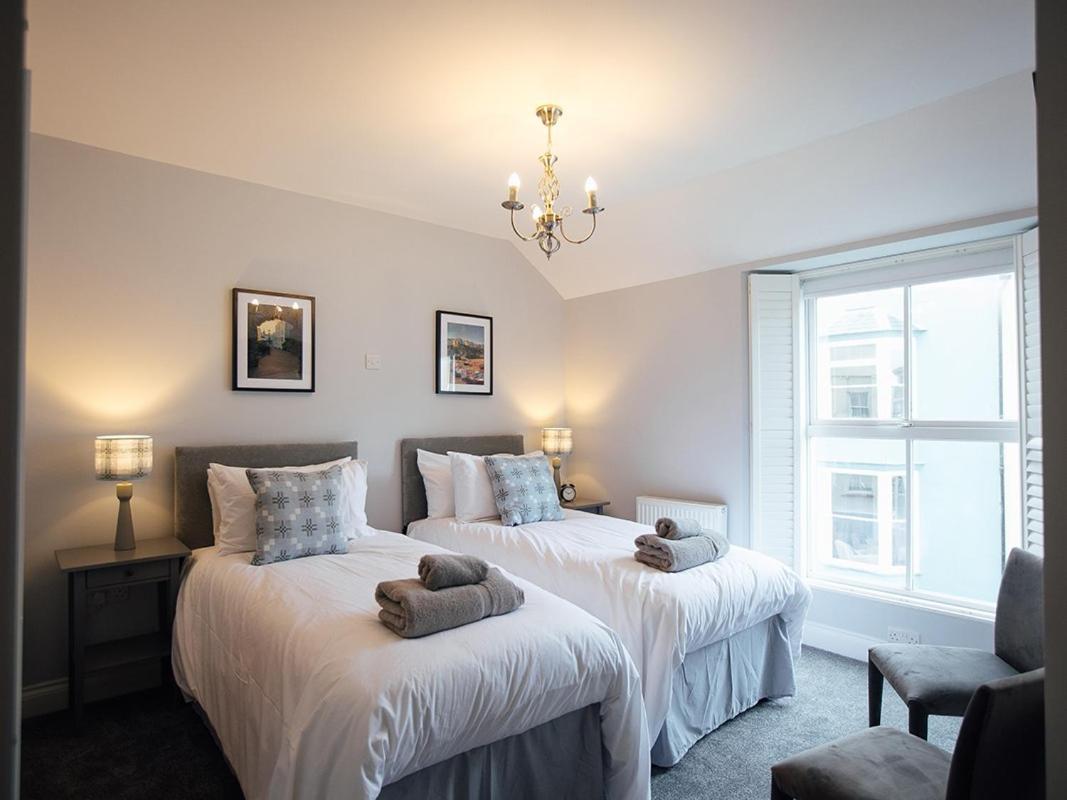 The Townhouse Otel Tenby Oda fotoğraf