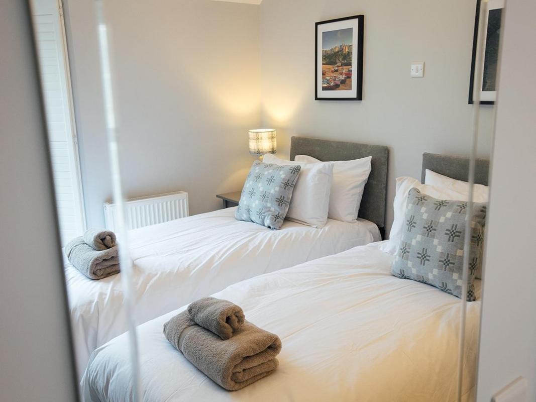 The Townhouse Otel Tenby Oda fotoğraf